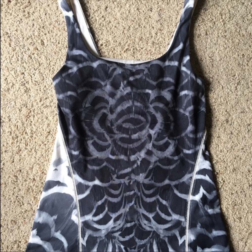 Lululemon Amala Tank size 6 - pretty plum